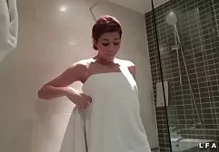 تیلور رید در برابر درخت به ضرب داستان سکسی تصویری فارسی و شتم قرار می گیرد
