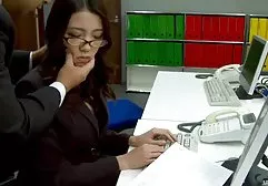 سبک داستان یکسی تصویری زن سبک و جلف سگ زن سبک و جلف خیابان PUBLIC از طریق پنجره