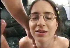 BBW Kissy بهداشت خود را بدون بهترین داستانهای سکسی تصویری لباس انجام می دهد